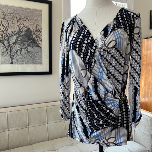 Cache Top with Metal Accents - Picture 2 of 5